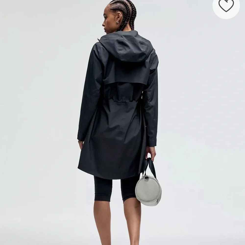 NWOT Lululemon Rain Rebel Jacket in Black 14 - Picture 2 of 12